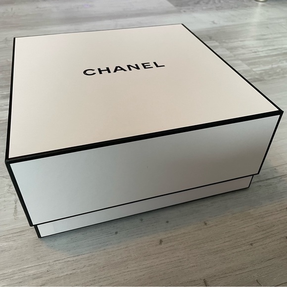 Chanel gift box - Picture 3 of 11